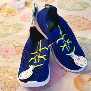Oshkosh B'gosh boys water shoes